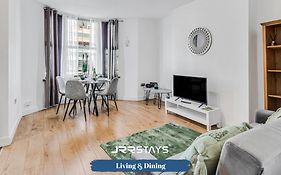 Cardiff Stylish 2 Bedroom Sleeps 6 Wi-Fi - Jrr Stays
